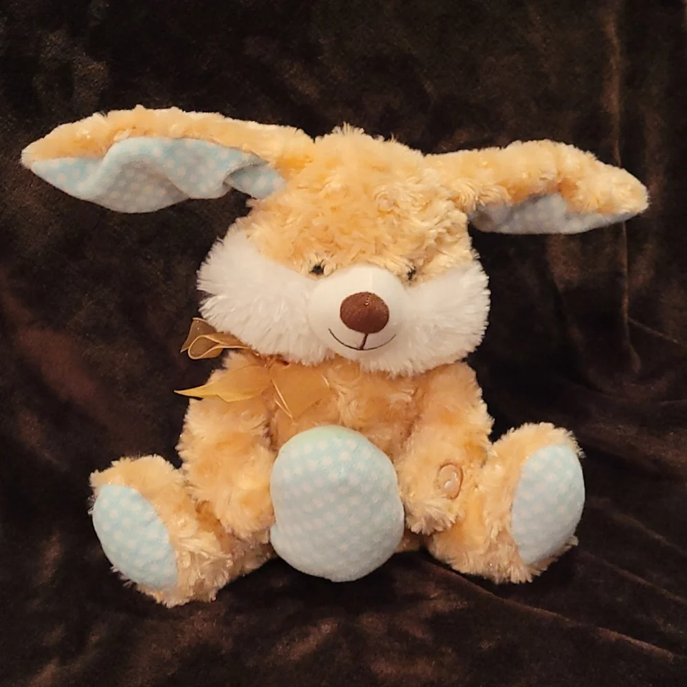 Singing Easter Bunny Excellent condition WORKS GREAT